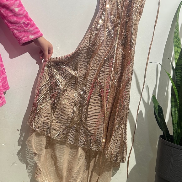 Elegant Sequin Prom Dress in Gold - Picture 4 of 9